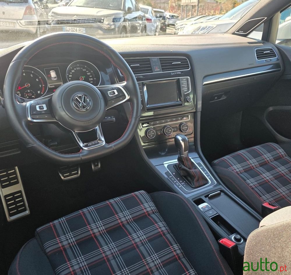 2013' Volkswagen Golf photo #5