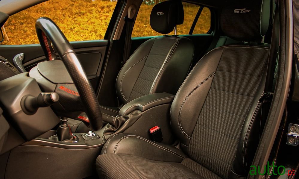 2015' Renault Megane Sport Tourer photo #5