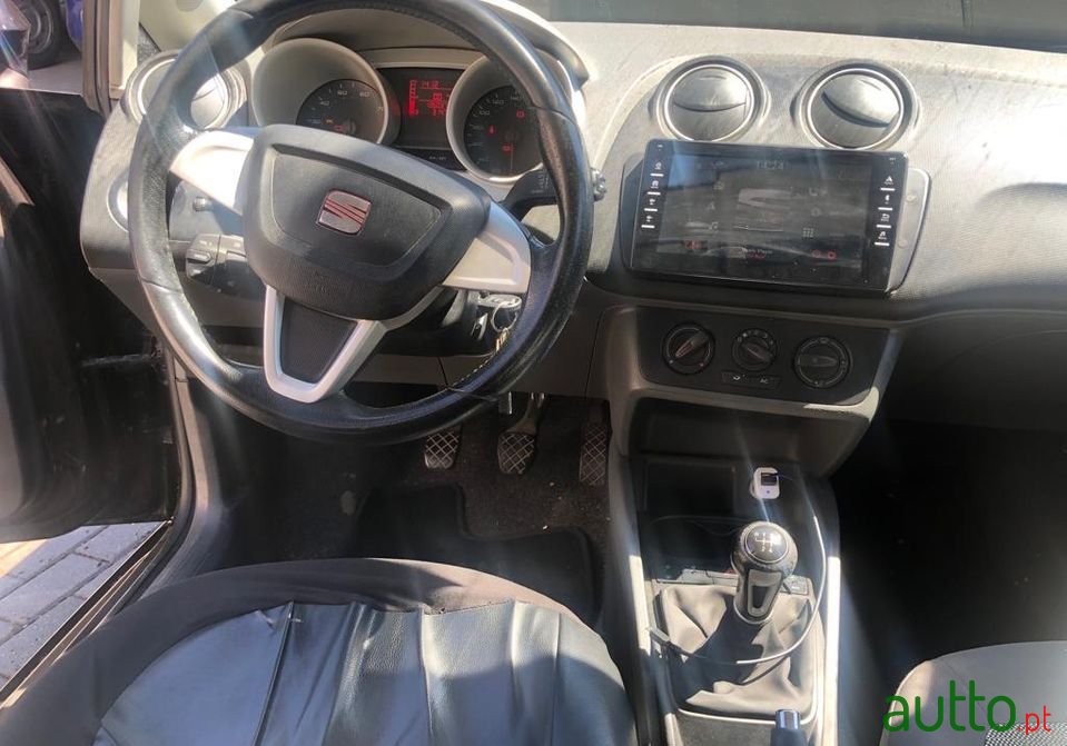 2010' SEAT Ibiza photo #5