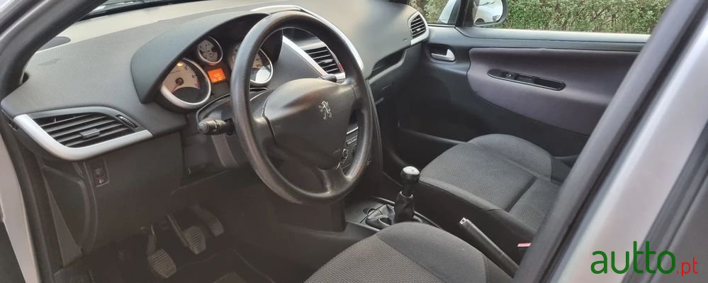 2010' Peugeot 207 1.4 16V Sport photo #6