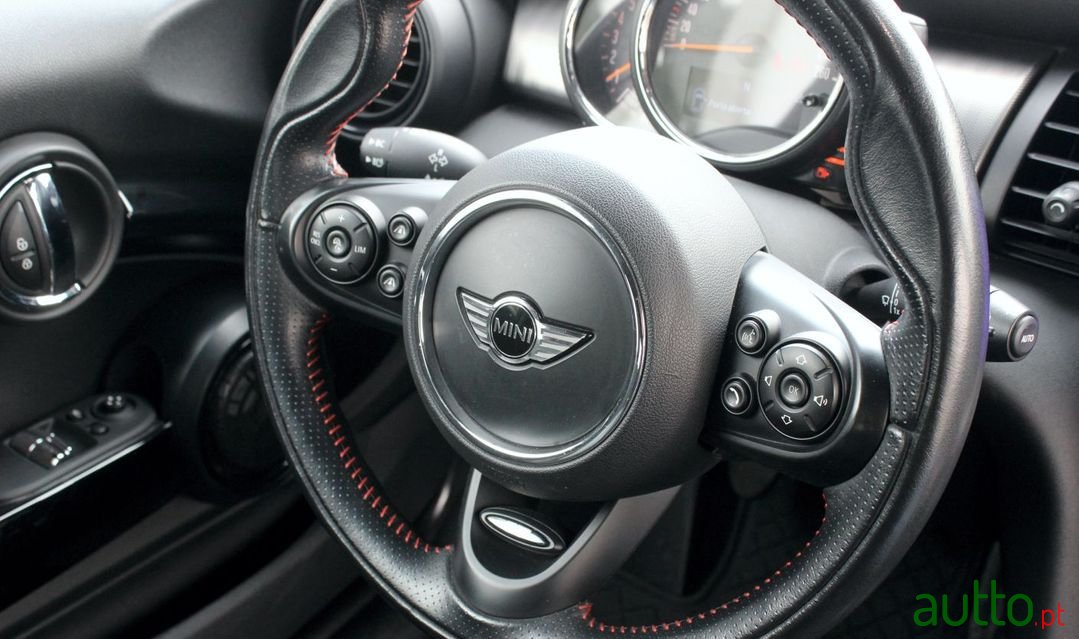 2015' MINI Cooper photo #6