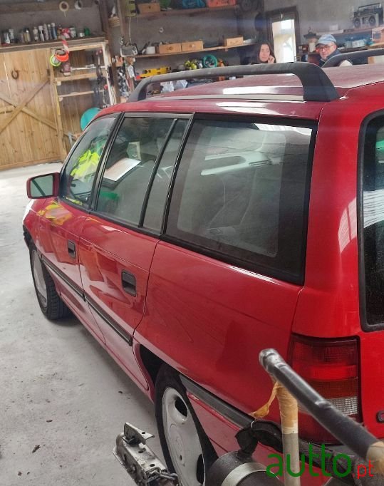 1993' Opel Astra Caravan photo #5