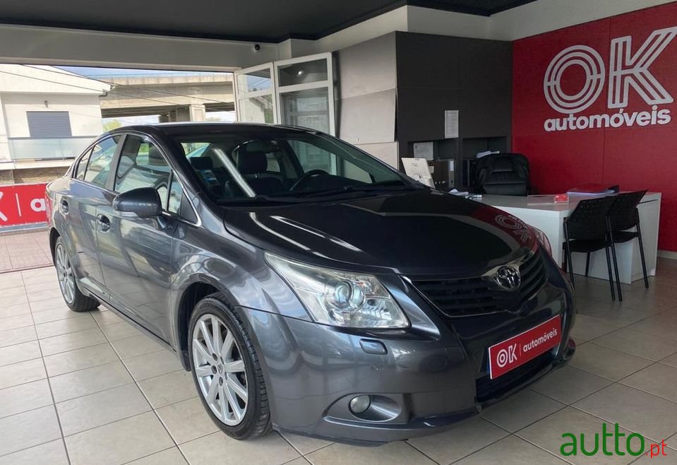 2010' Toyota Avensis photo #1