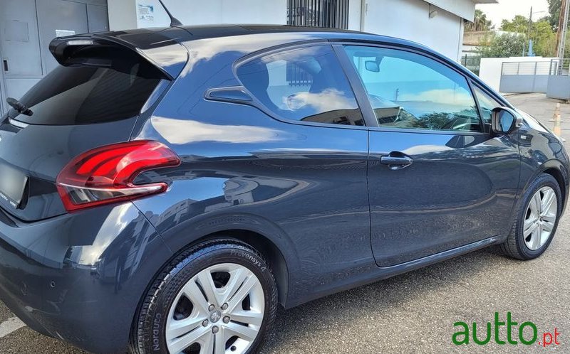 2016' Peugeot 208 1.6 Bluehdi Style photo #1