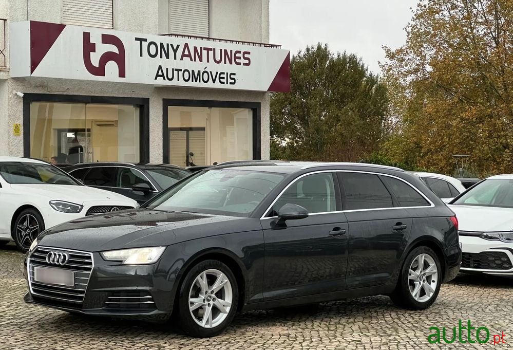 2017' Audi A4 Avant photo #1