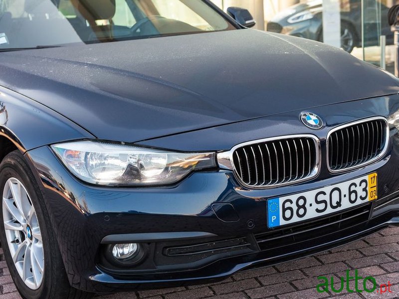 2017' BMW 318 photo #2