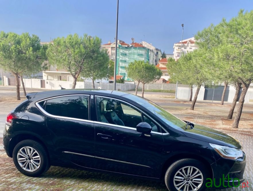 2013' Citroen DS4 photo #2