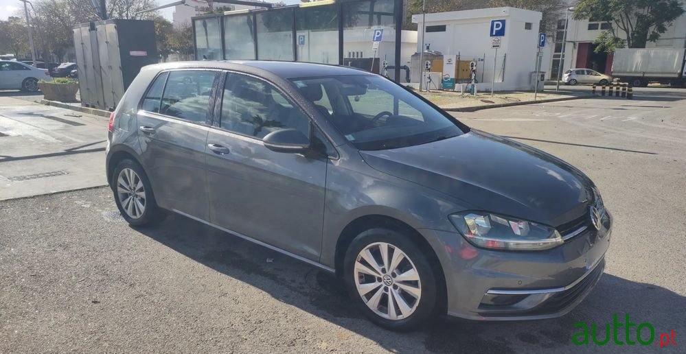 2017' Volkswagen Golf photo #5