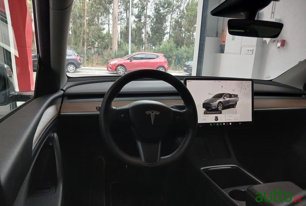2023' Tesla Model Y photo #5