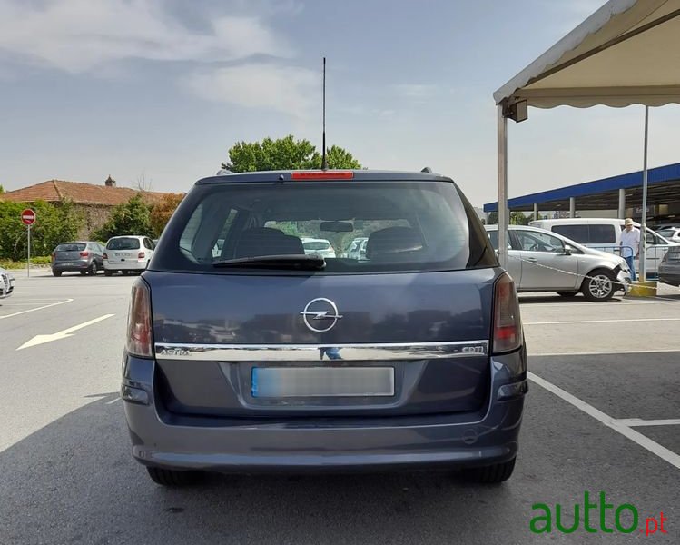 2007' Opel Astra Caravan photo #4