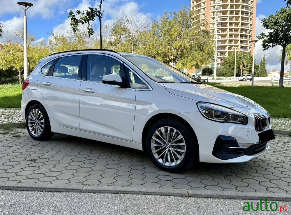 2020' BMW 225Xe Active Tourer photo #2