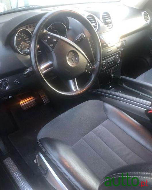 2006' Mercedes-Benz Ml-500 4 Matic photo #1