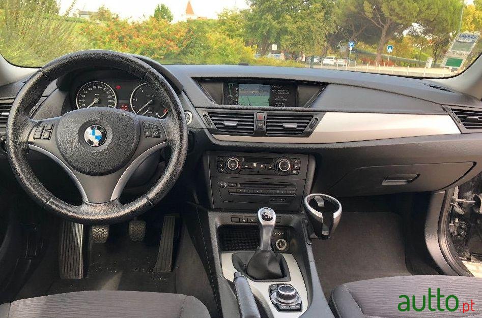 2010' BMW X1 2.0 D photo #3