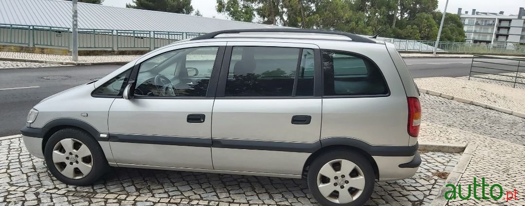 2002' Opel Zafira photo #3