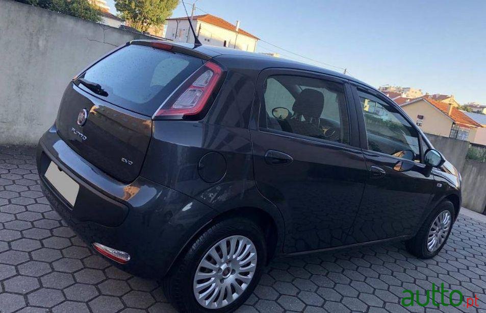 2011' Fiat Punto Evo photo #1