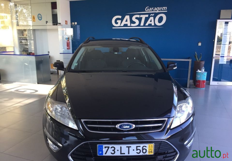 2011' Ford Mondeo Sw photo #2