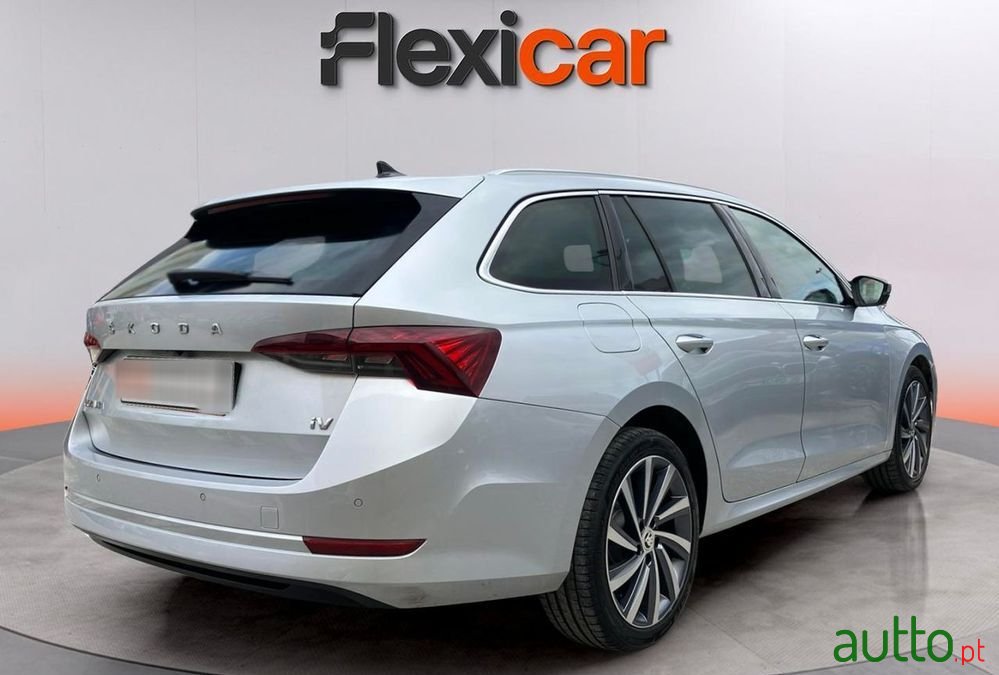 2022' Skoda Octavia Break photo #3