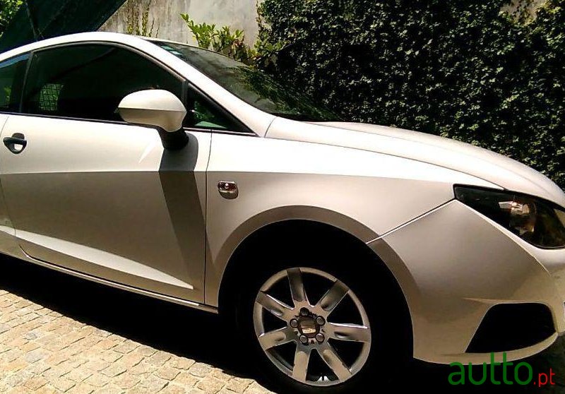 2011' SEAT Ibiza photo #3