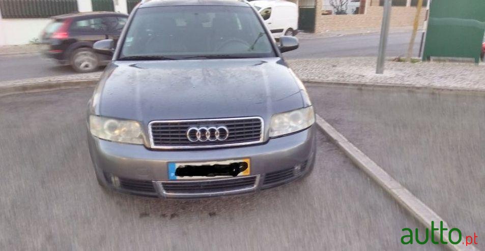 2002' Audi A4 Avant photo #4