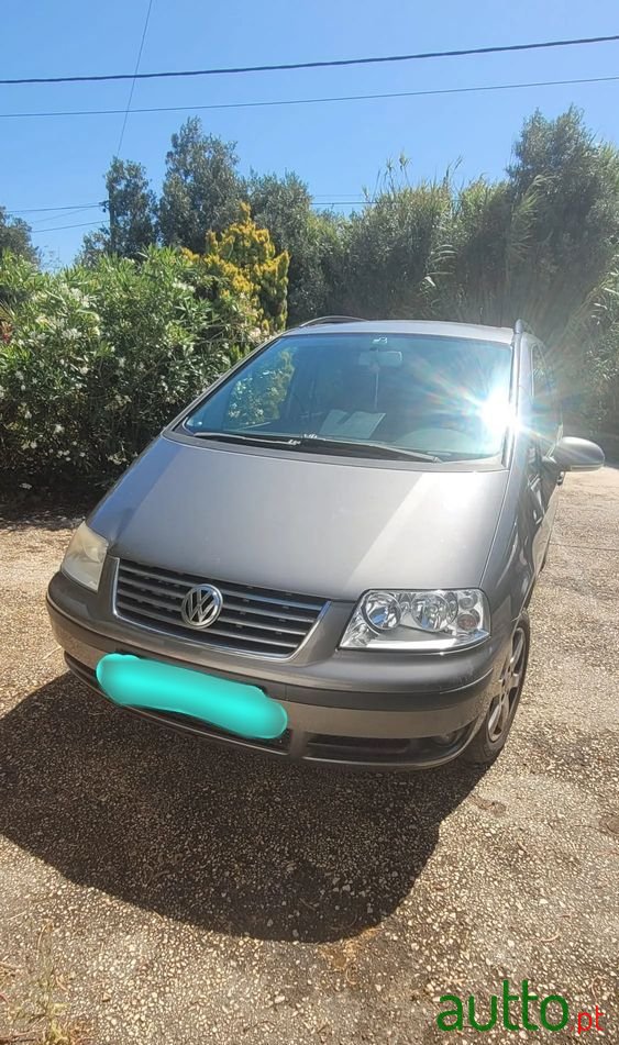 2009' Volkswagen Sharan photo #3