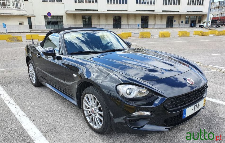 2017' Fiat 124 Spider photo #3