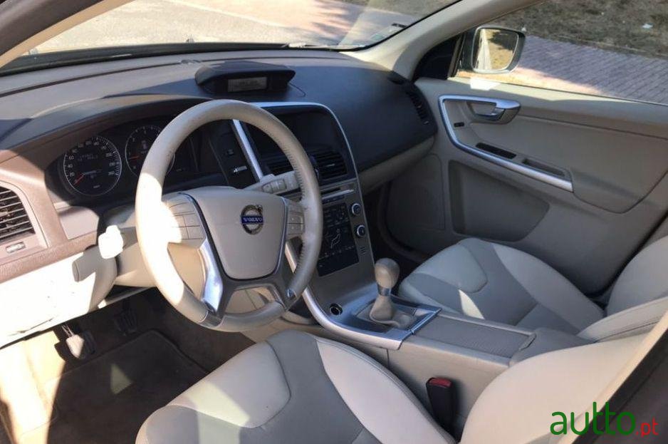 2010' Volvo Xc-60 2.4 D Momentum photo #1