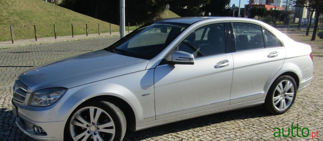 2011' Mercedes-Benz C-220 photo #2