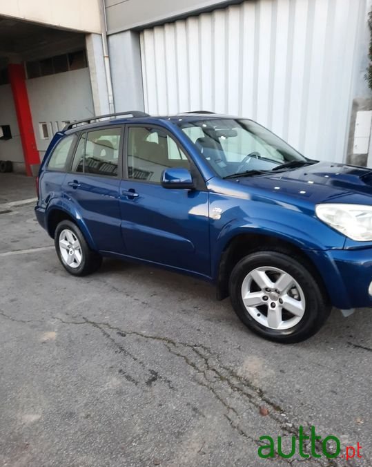 2004' Toyota RAV4 photo #4