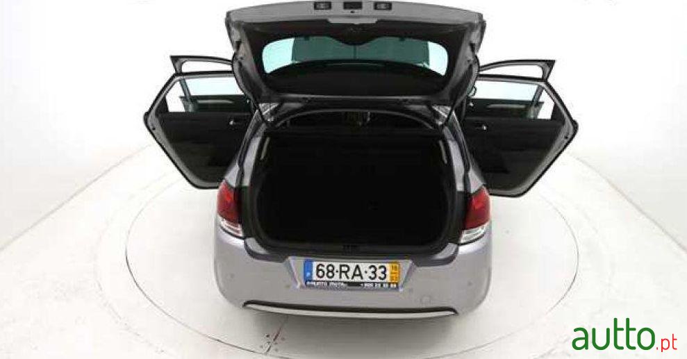 2016' Citroen C4 1.6 BlueHDi Feel EAT6 photo #2