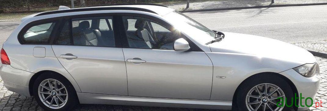 2010' BMW 320 D Touring photo #3