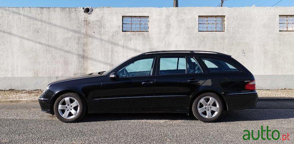 2005' Mercedes-Benz E-220 photo #2