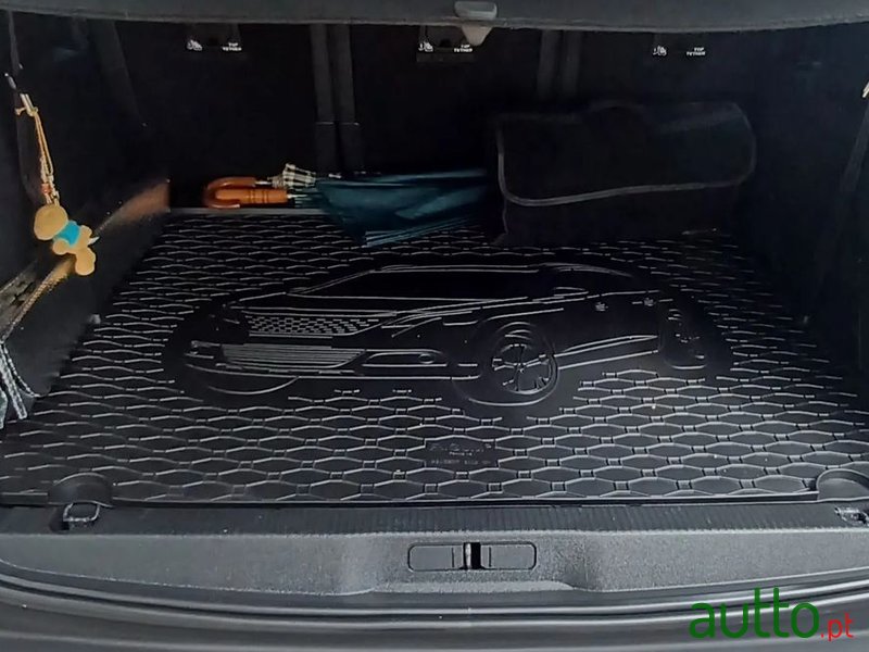 2019' Peugeot 5008 photo #6