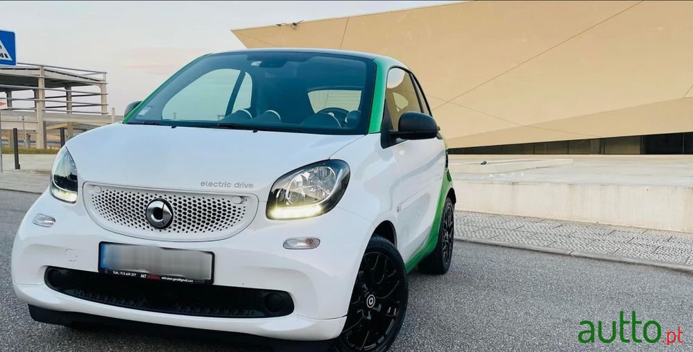 2017' Smart Fortwo Coupe Electric Drive photo #5