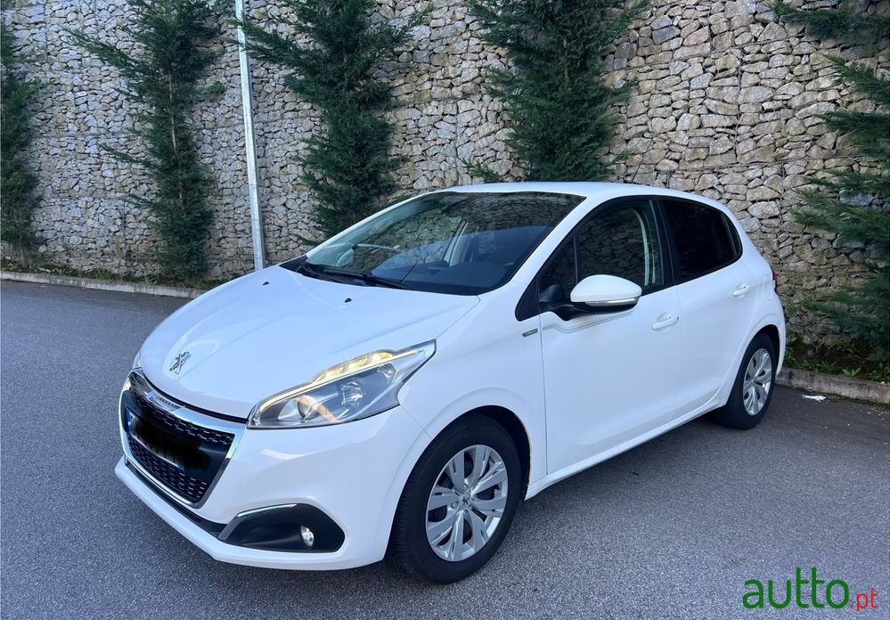 2015' Peugeot 208 photo #1