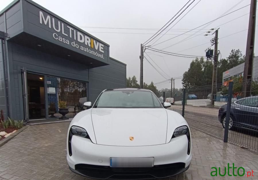 2020' Porsche Taycan 4S photo #5