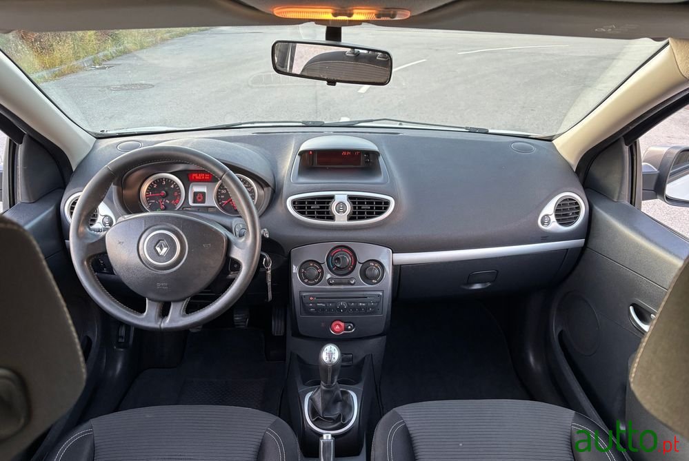 2012' Renault Clio photo #6