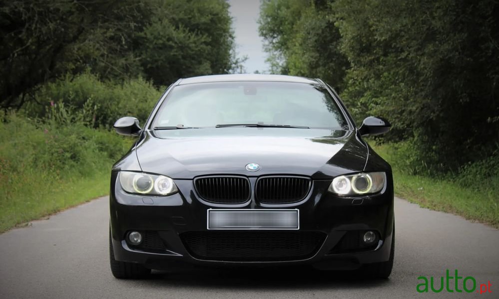 2008' BMW 320 D Coupe photo #4