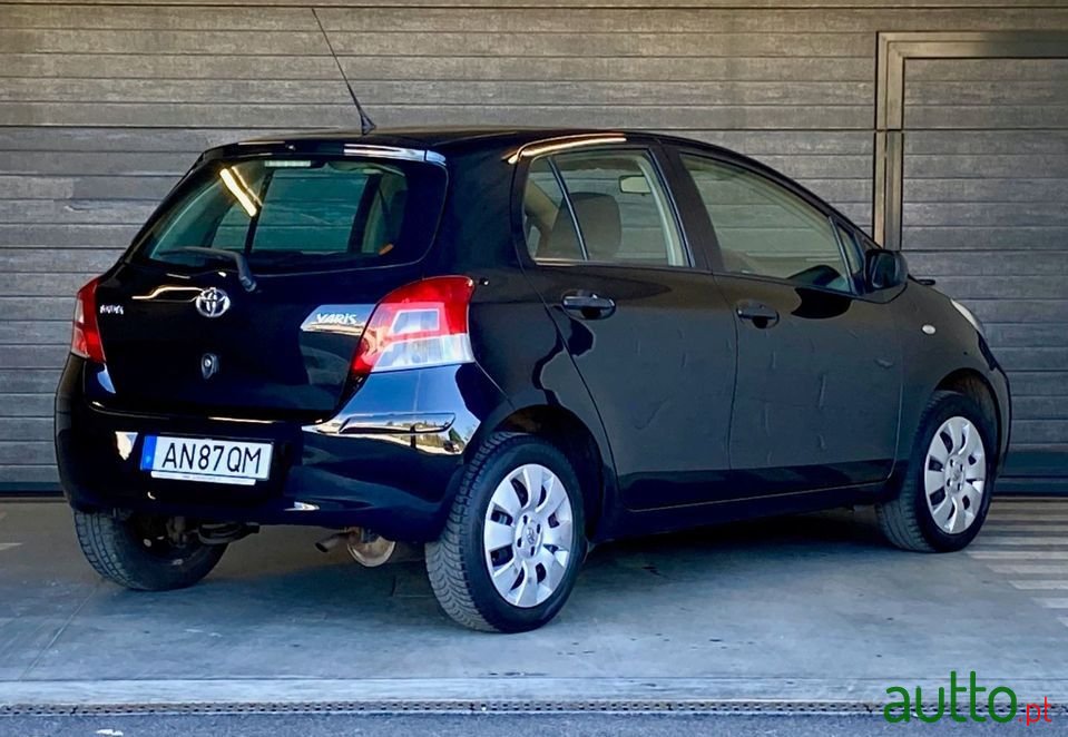 2010' Toyota Yaris photo #5