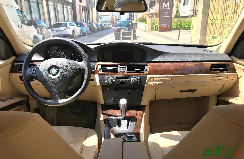 2009' BMW Série 3 Ia Exclusive photo #1