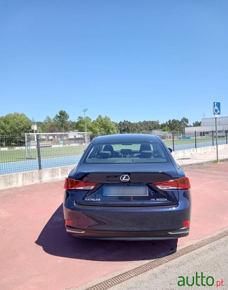 2017' Lexus Is 300H Executive photo #4
