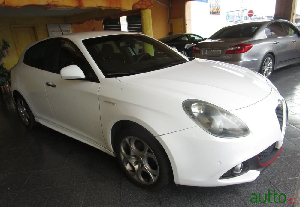 2019' Alfa Romeo Giulietta photo #3