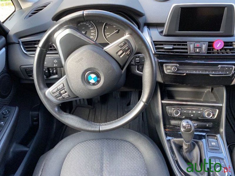 2015' BMW 216 Active Tourer photo #2