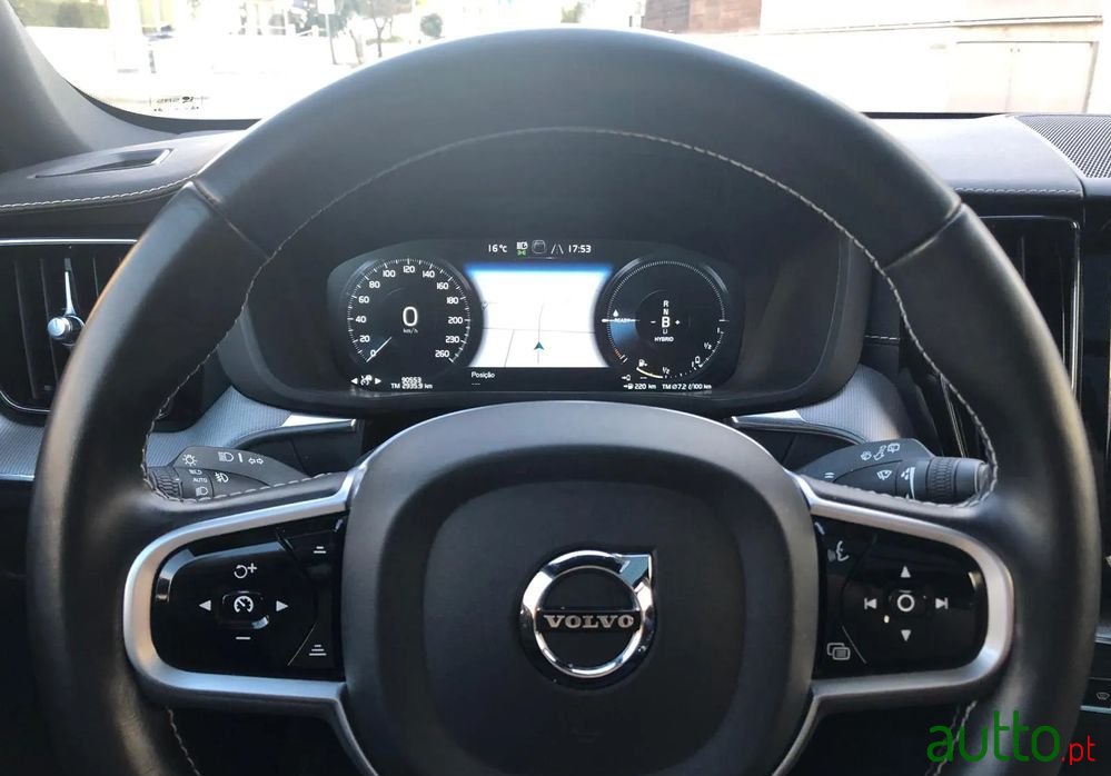 2021' Volvo Xc 60 photo #6