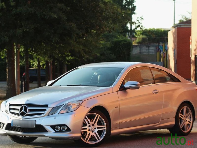 2009' Mercedes-Benz E 250 photo #1