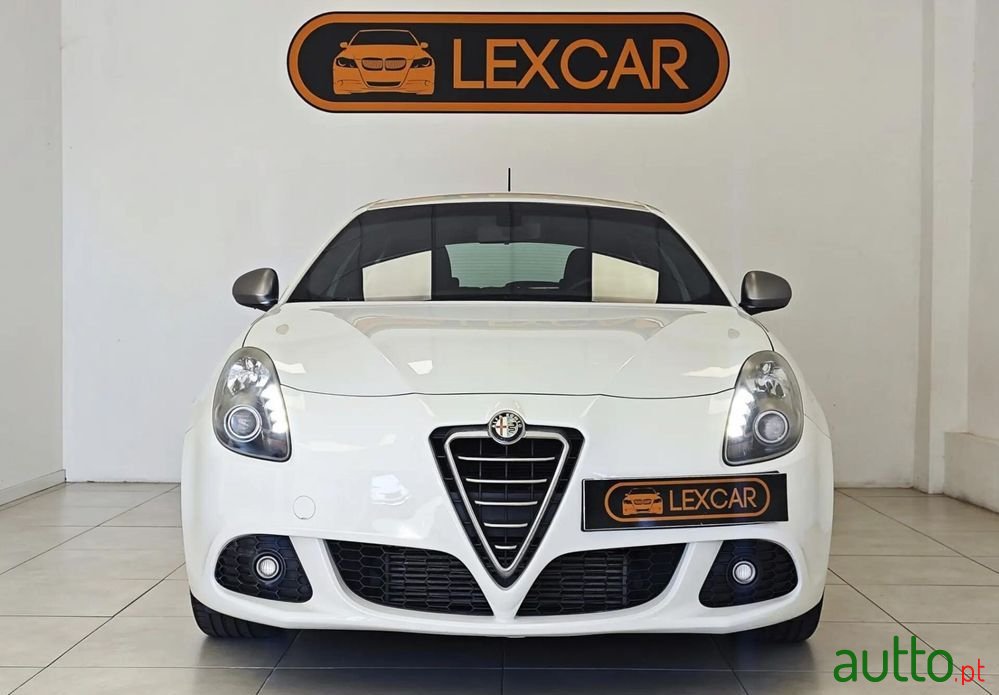 2014' Alfa Romeo Giulietta photo #2