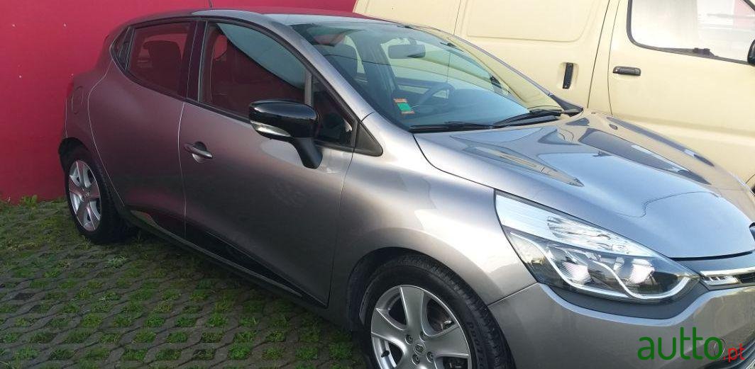 2014' Renault Clio photo #2