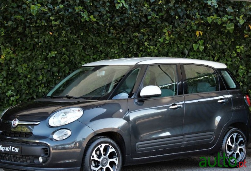 2017' Fiat 500L photo #2