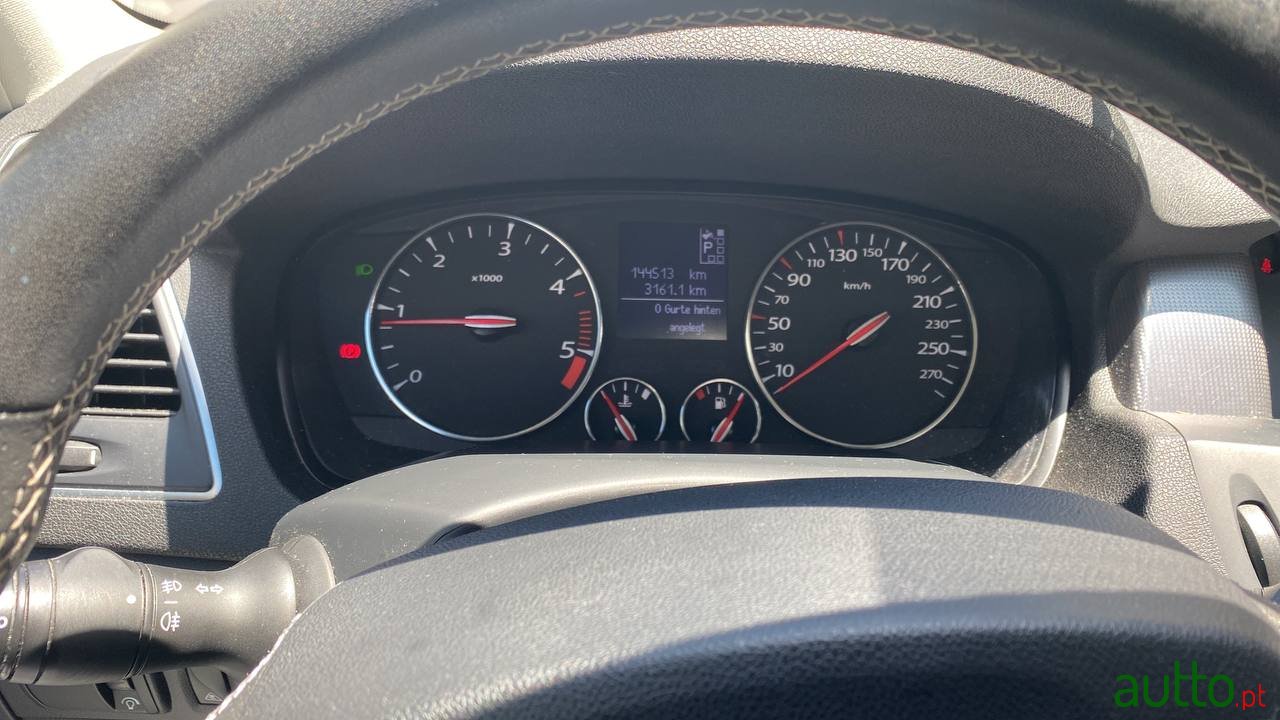 2012' Renault Laguna photo #3