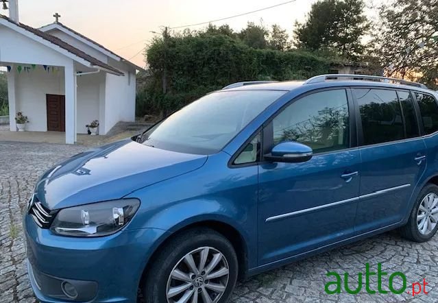 2015' Volkswagen Touran photo #5