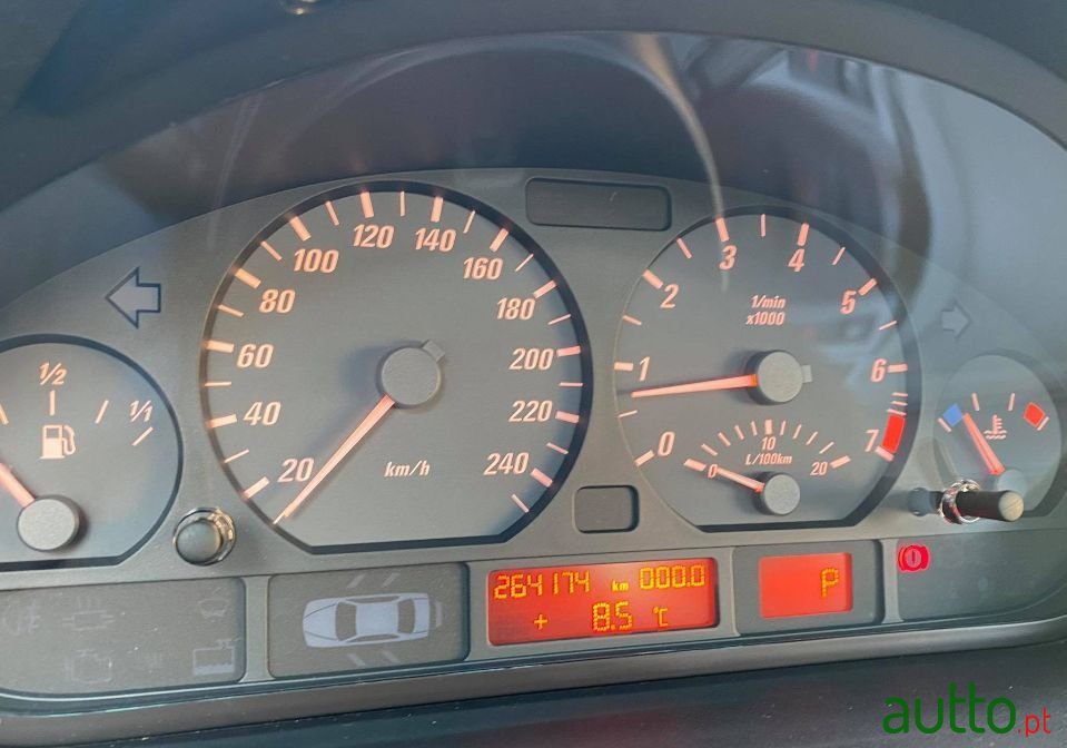 2001' BMW 325 photo #2